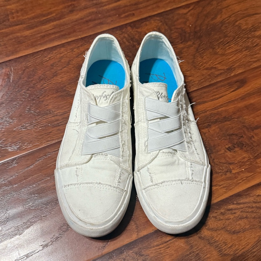 Blowfish Malibu White Canvas Slip-On Sneakers with Elastic Laces